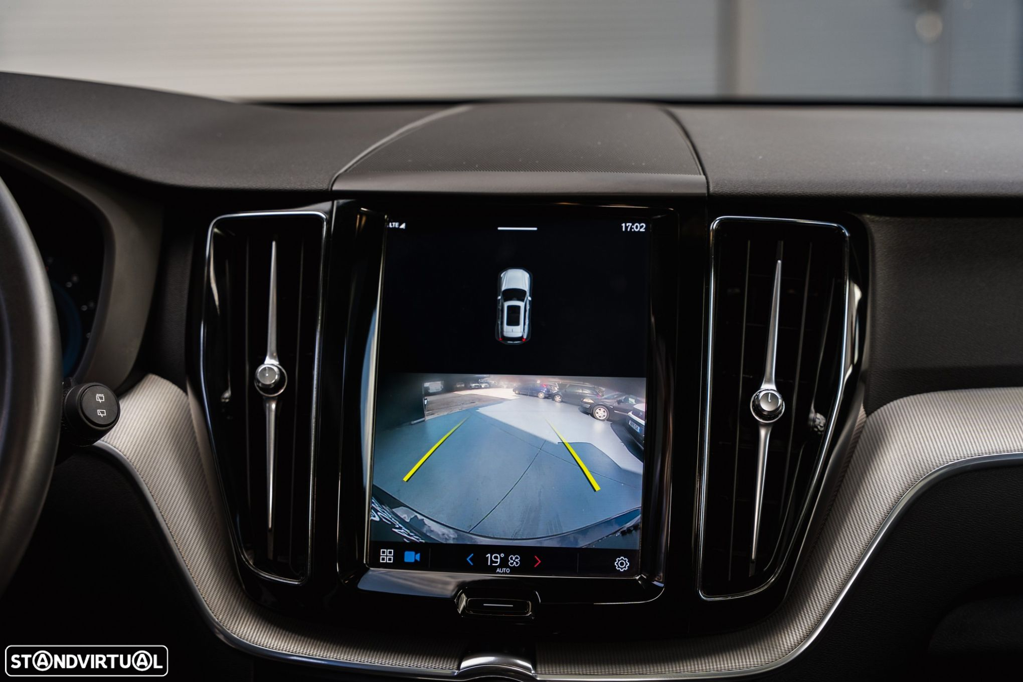 Volvo XC 60 2.0 T6 PHEV R-Design AWD - 22