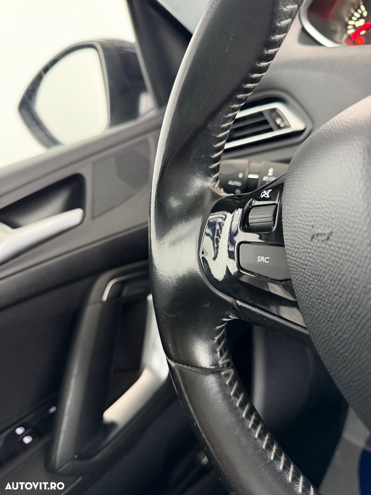 Peugeot 308 SW 1.2 L PureTech Turbo Allure - 18