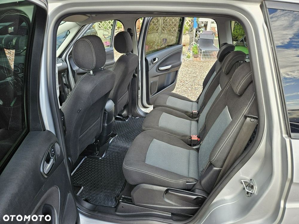 Ford S-Max - 9