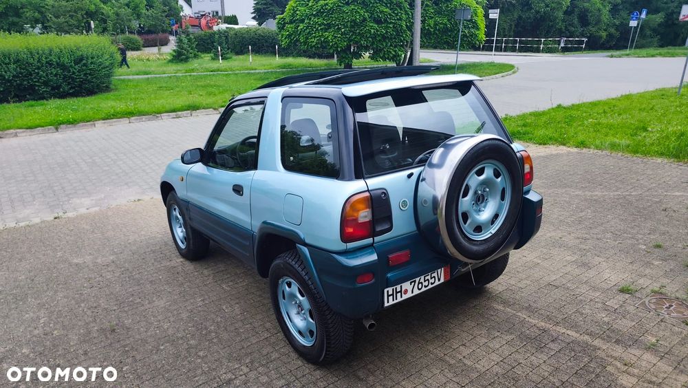 Toyota RAV4 2.0 GLi - 17