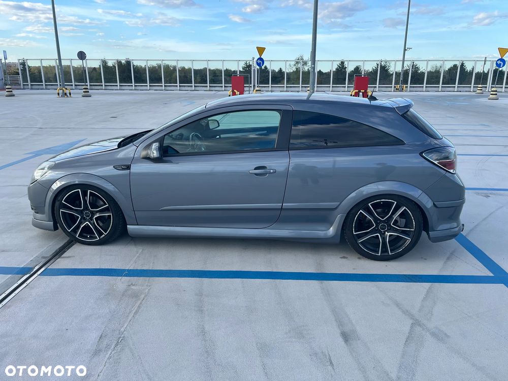 Opel Astra 2.0 T Cosmo - 9