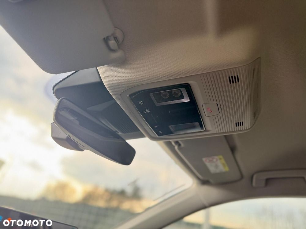 Volkswagen T-Roc 1.5 eTSI Life DSG - 28