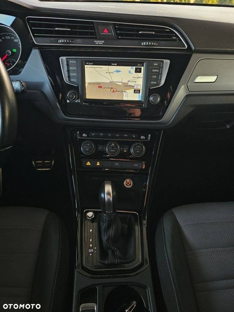 Volkswagen Touran - 17