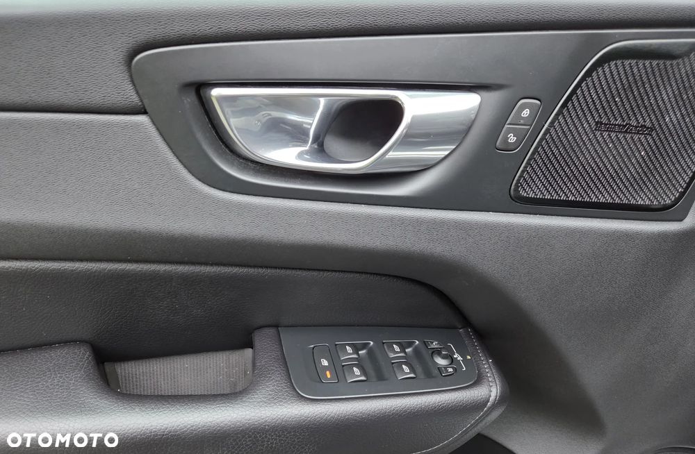 Volvo XC 60 D4 Momentum Pro - 21