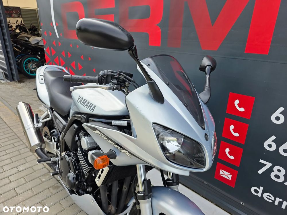 Yamaha FZS - 12