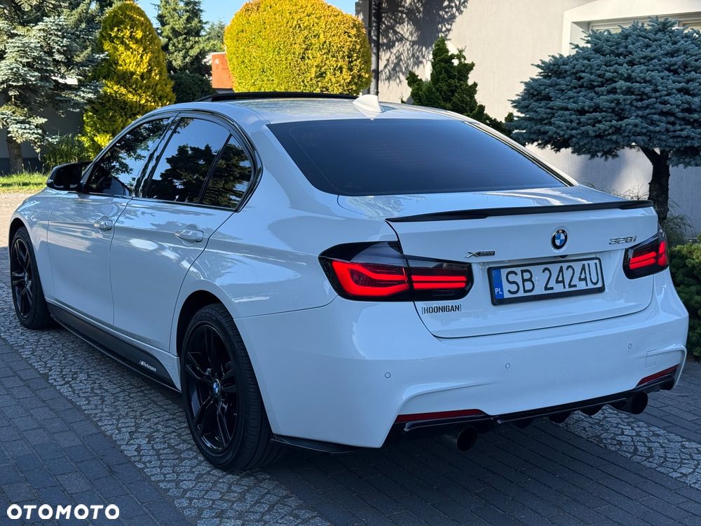 BMW Seria 3 328i xDrive Sport-Aut Luxury Line - 7