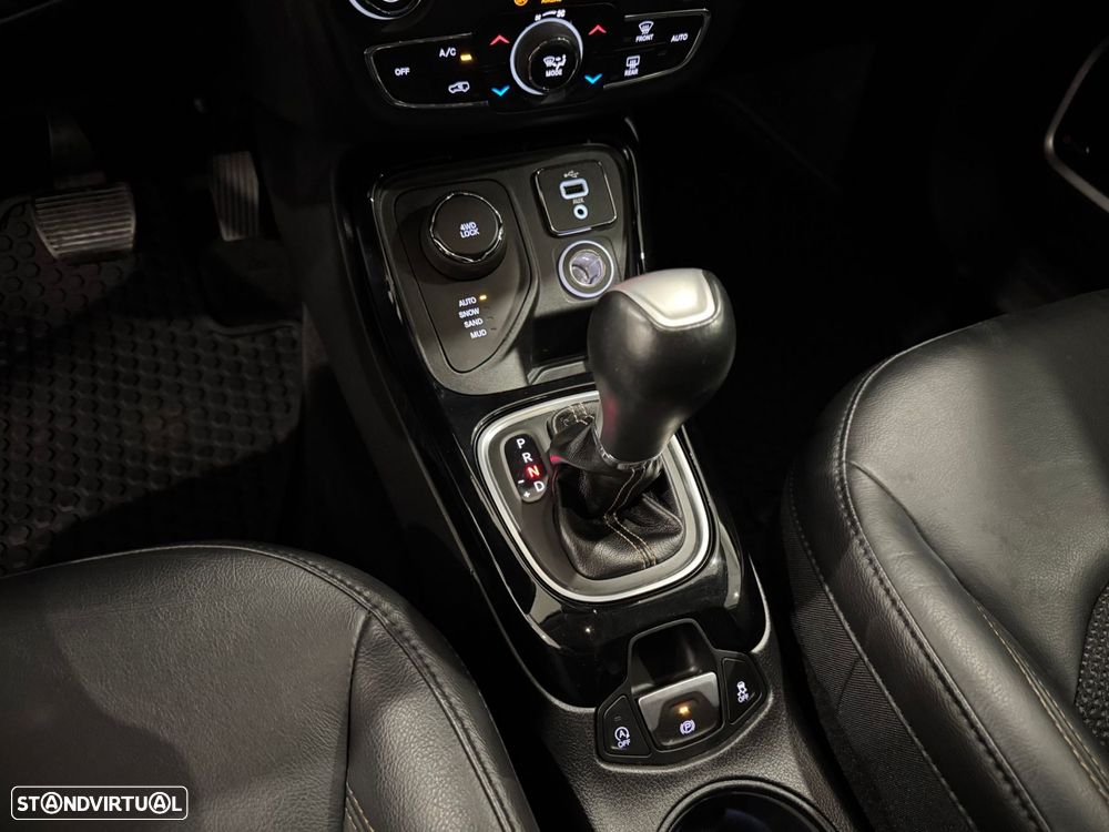 Jeep Compass 2.0 M-Jet Limited Auto - 42