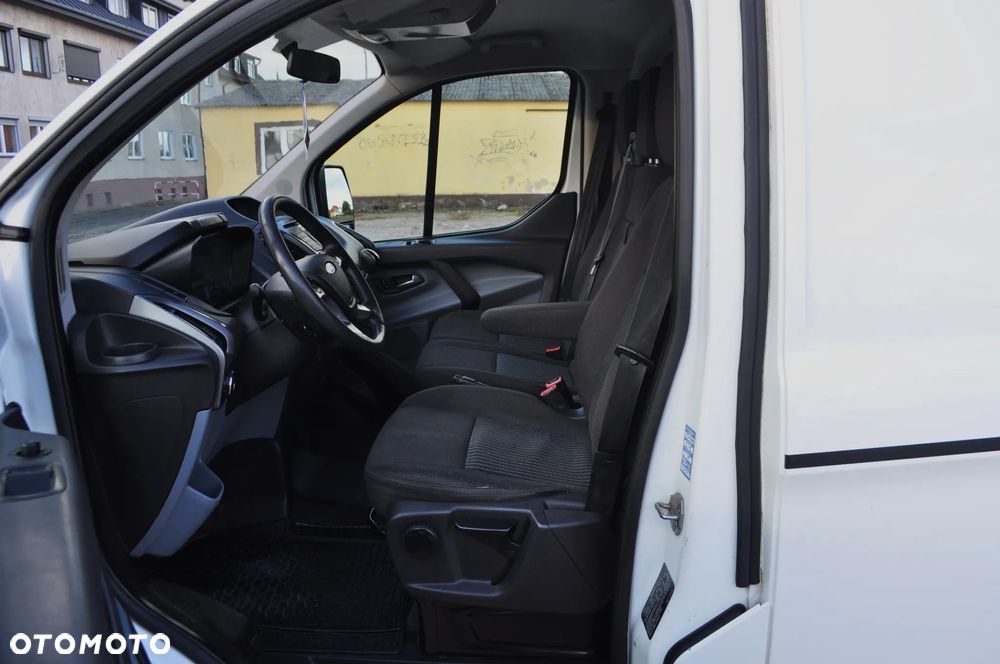 Ford TRANSIT CUSTOM - 24