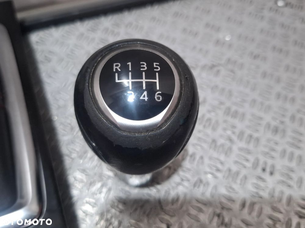 Gałka zmiany biegów dekor Mazda III 2015 rok  nr BHN364341 - 2
