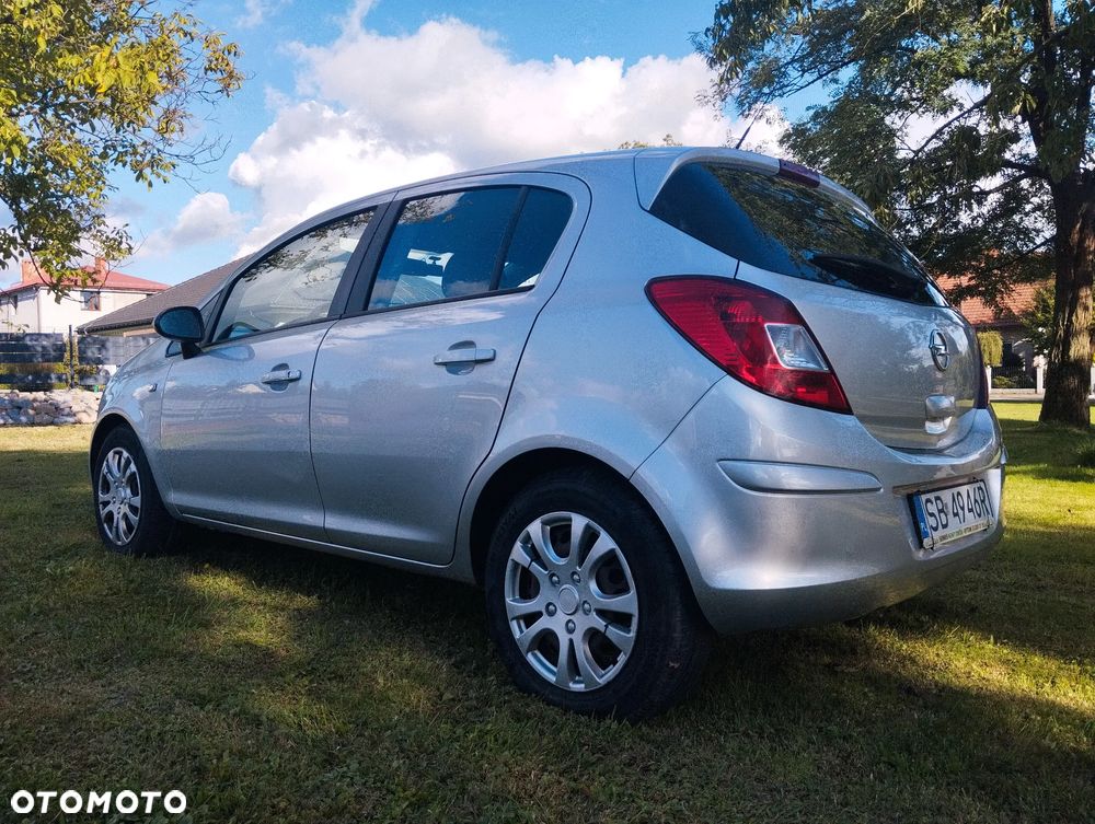Opel Corsa 2012 photo 2