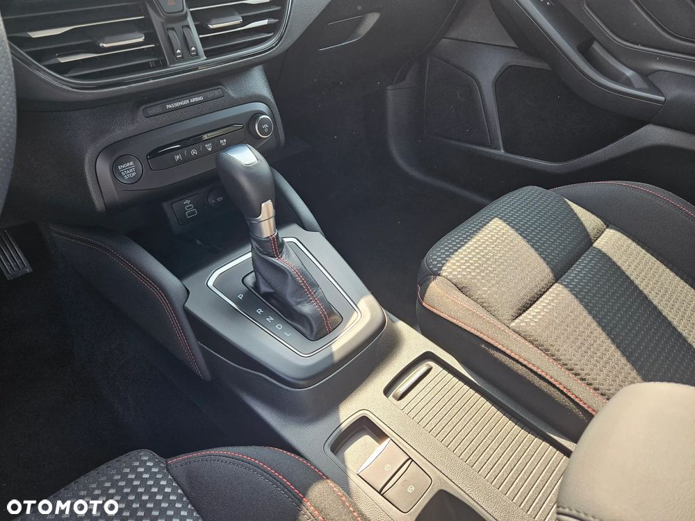 Ford Focus 1.0 EcoBoost mHEV ST-Line X - 17