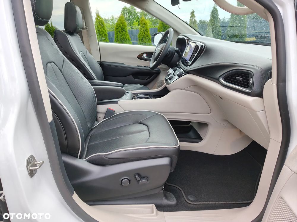 Chrysler Pacifica - 19