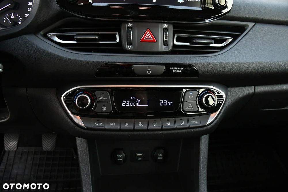 Hyundai i30 1.6 D Comfort - 26