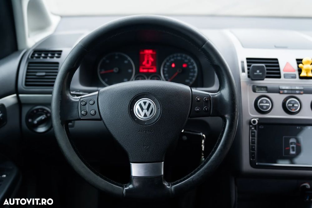 Volkswagen Touran 2.0TDI Highline - 12