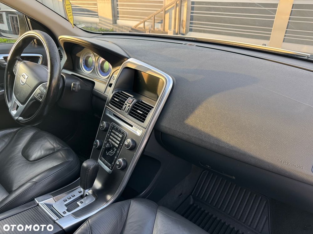 Volvo XC 60 D3 AWD R Design - 17