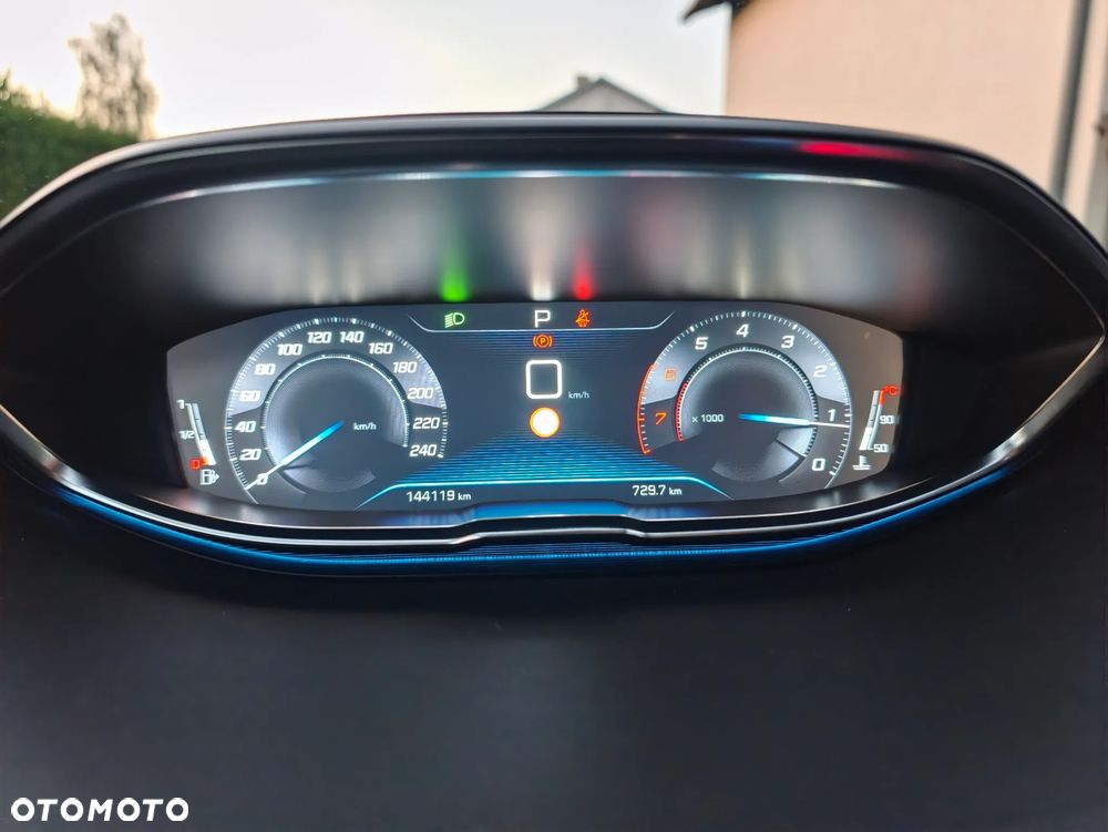 Peugeot 5008 1.6 PureTech Allure S&S EAT8 - 24