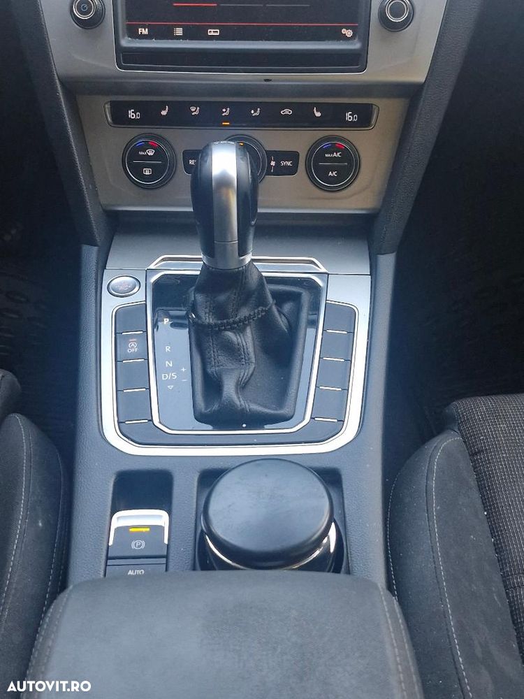 Volkswagen Passat - 8
