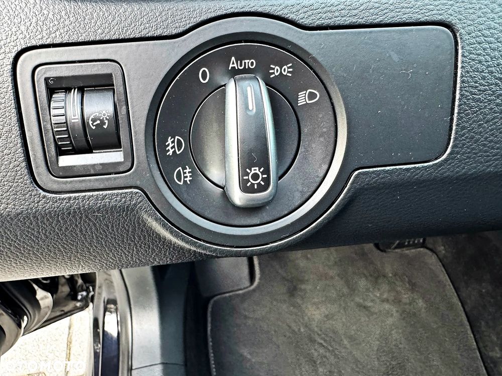 Volkswagen Passat Variant 2.0 TDI BlueMotion Technology Highline - 18