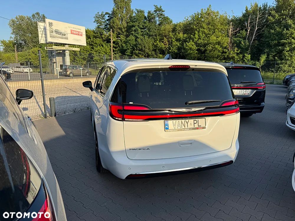Chrysler Pacifica - 5
