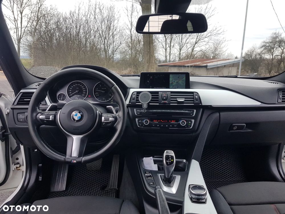 BMW Seria 3 330d xDrive Sport-Aut Sport Line - 23