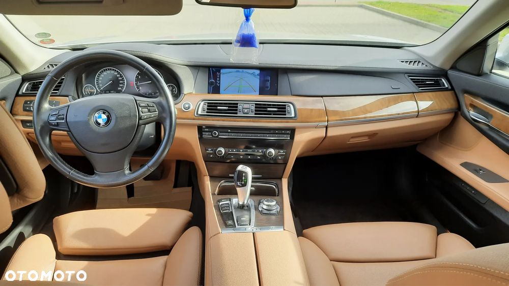 BMW Seria 7 750i - 16
