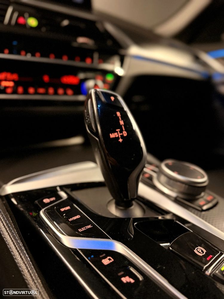 BMW 520 e Pack M - 24