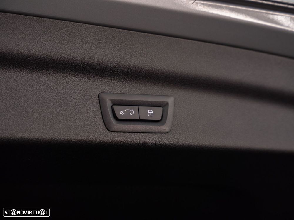 BMW X1 xDrive25e Pack Desportivo M - 14