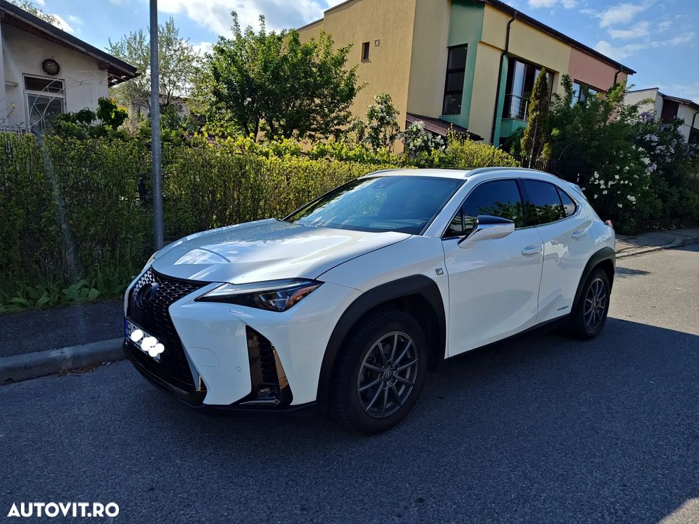 Lexus UX 250h (E-FOUR) F SPORT - 3
