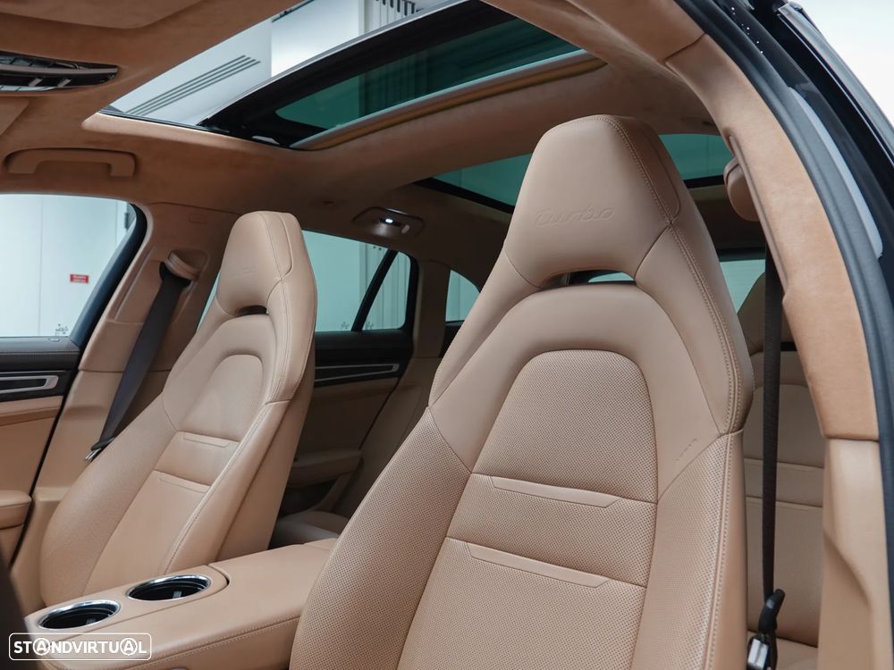 Porsche Panamera Sport Turismo Turbo - 32