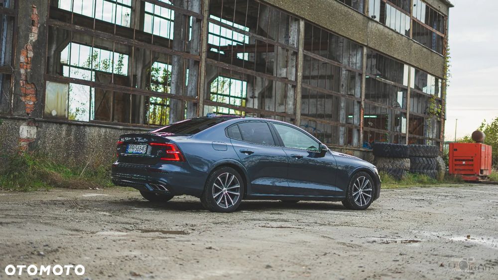 Volvo S60 B5 B AWD Plus Dark - 8