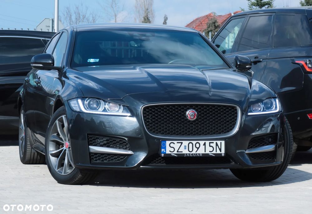 Jaguar XF 20d R-Sport - 34