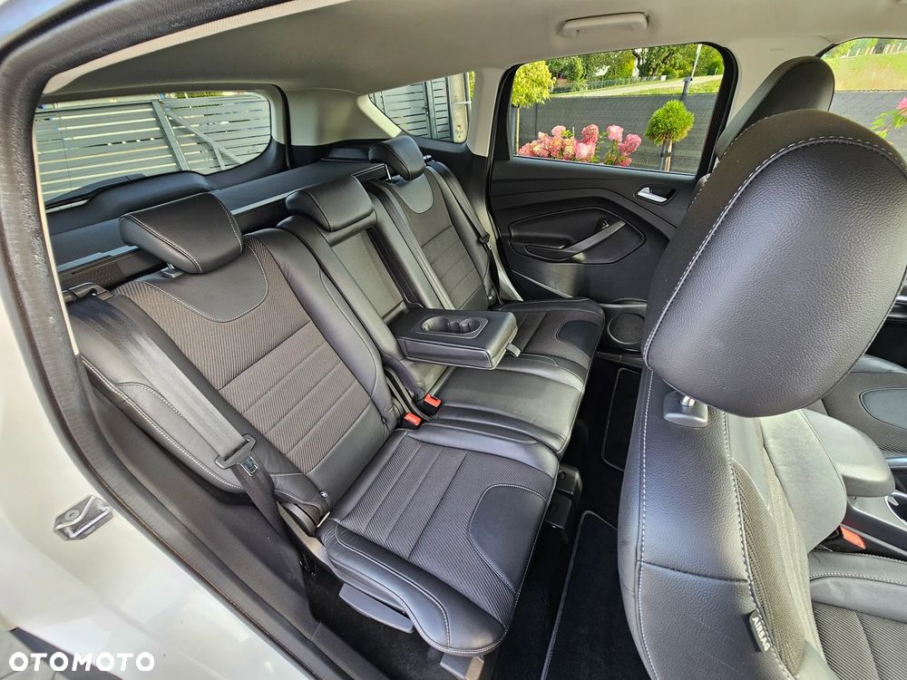 Ford Kuga 2.0 TDCi 2x4 Titanium - 36