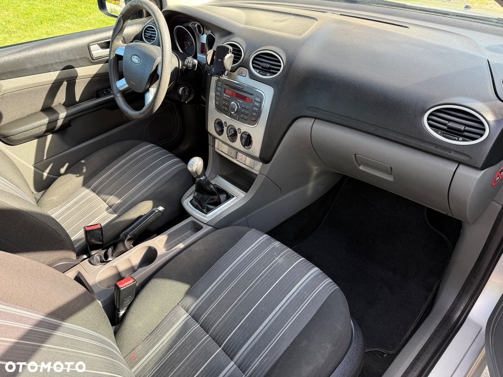 Ford Focus 1.6 16V Style - 9
