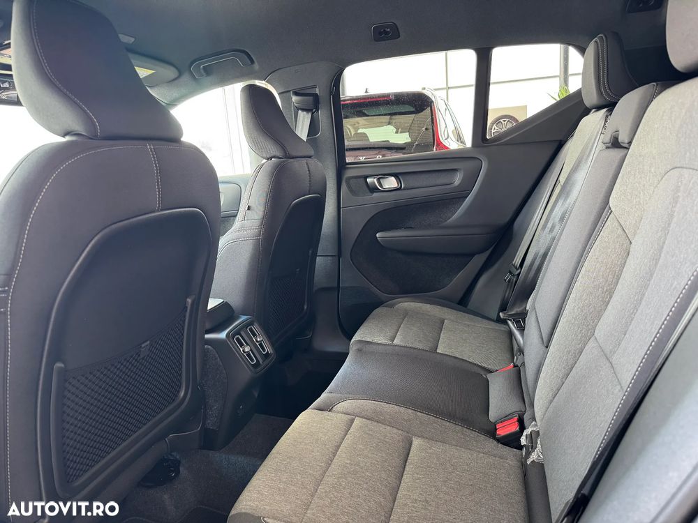 Volvo XC 40 B3 AT FWD MHEV Plus Dark - 16