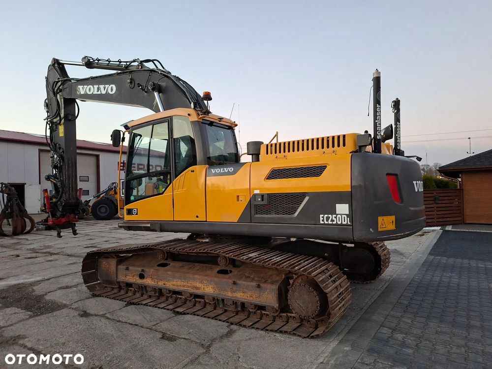 Volvo EC250DL ROTOTILT ze szczypcami / Niwelacja / - 1