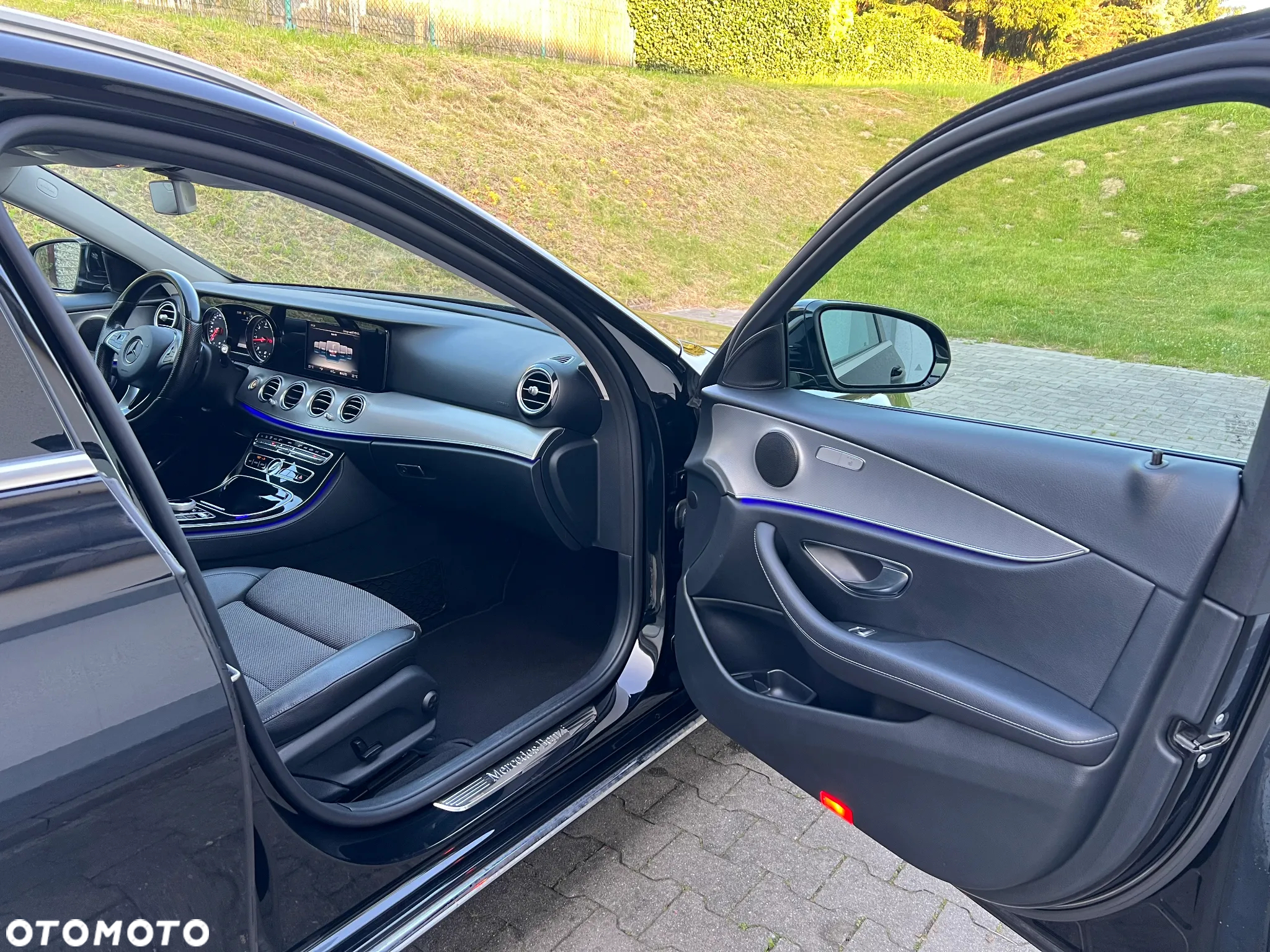 Mercedes-Benz Klasa E 220 d 4Matic T 9G-TRONIC - 25