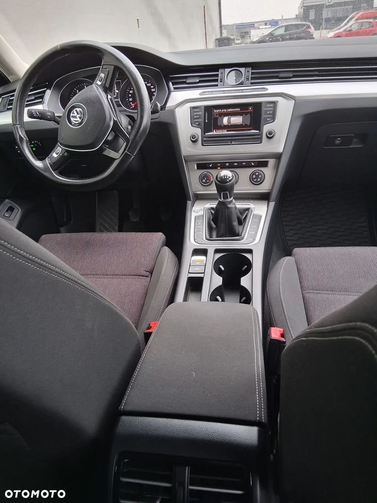 Volkswagen Passat 2.0 TDI (BlueMotion Technology) Trendline - 11