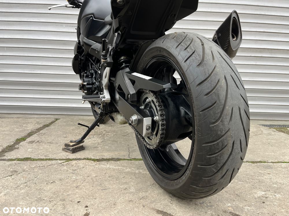 Suzuki GSR - 16