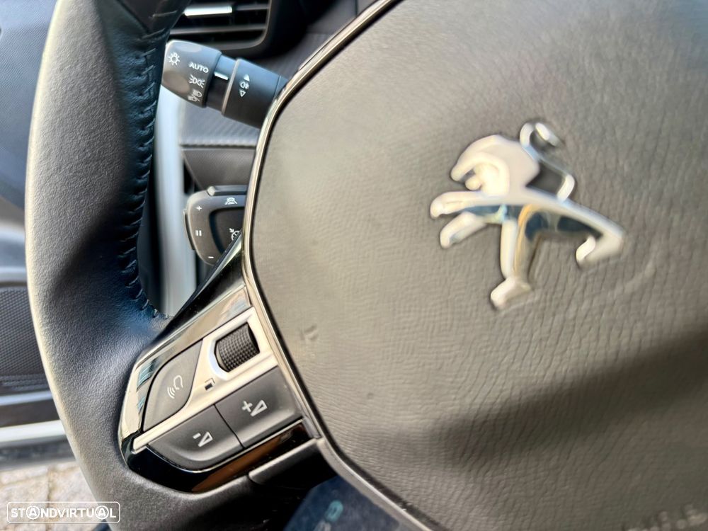 Peugeot e-2008 Allure - 23