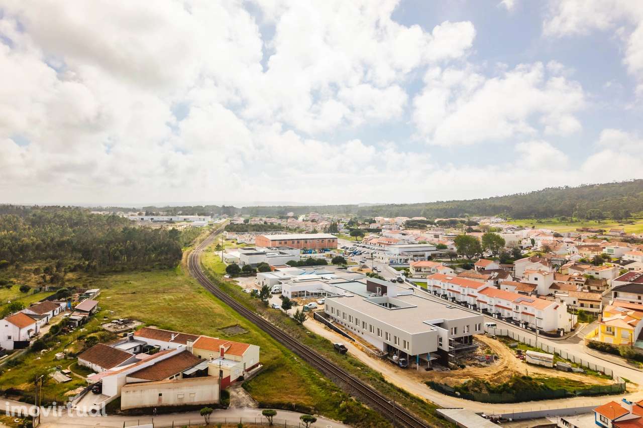 Moradia T2 +1 Renovada em Famalicão da Nazaré - Grande imagem: 2/40