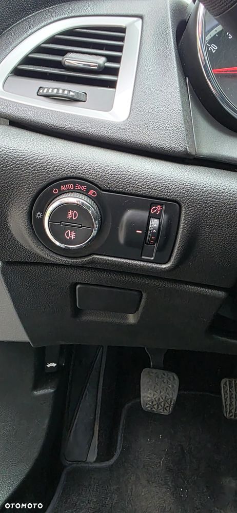 Opel Astra 1.6 Turbo Innovation - 28
