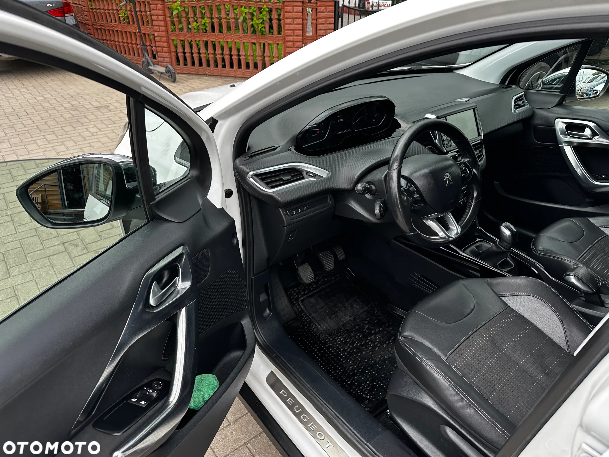 Peugeot 2008 - 6