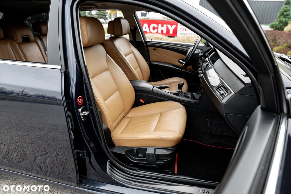 BMW Seria 5 525i xDrive - 22