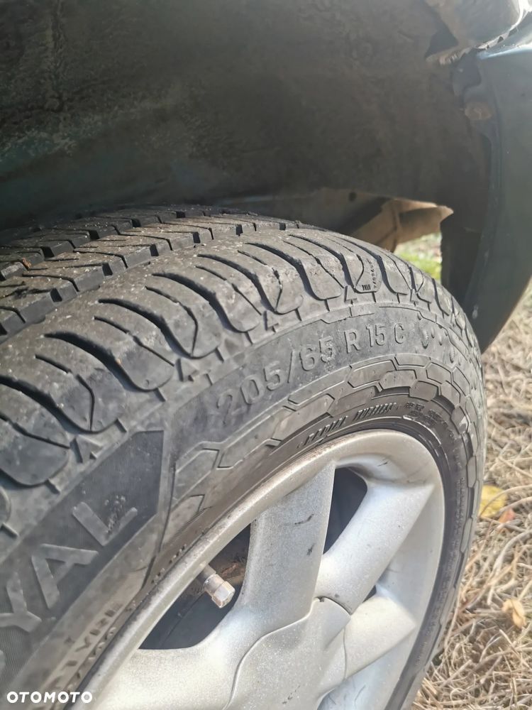 Volkswagen Caravelle - 18