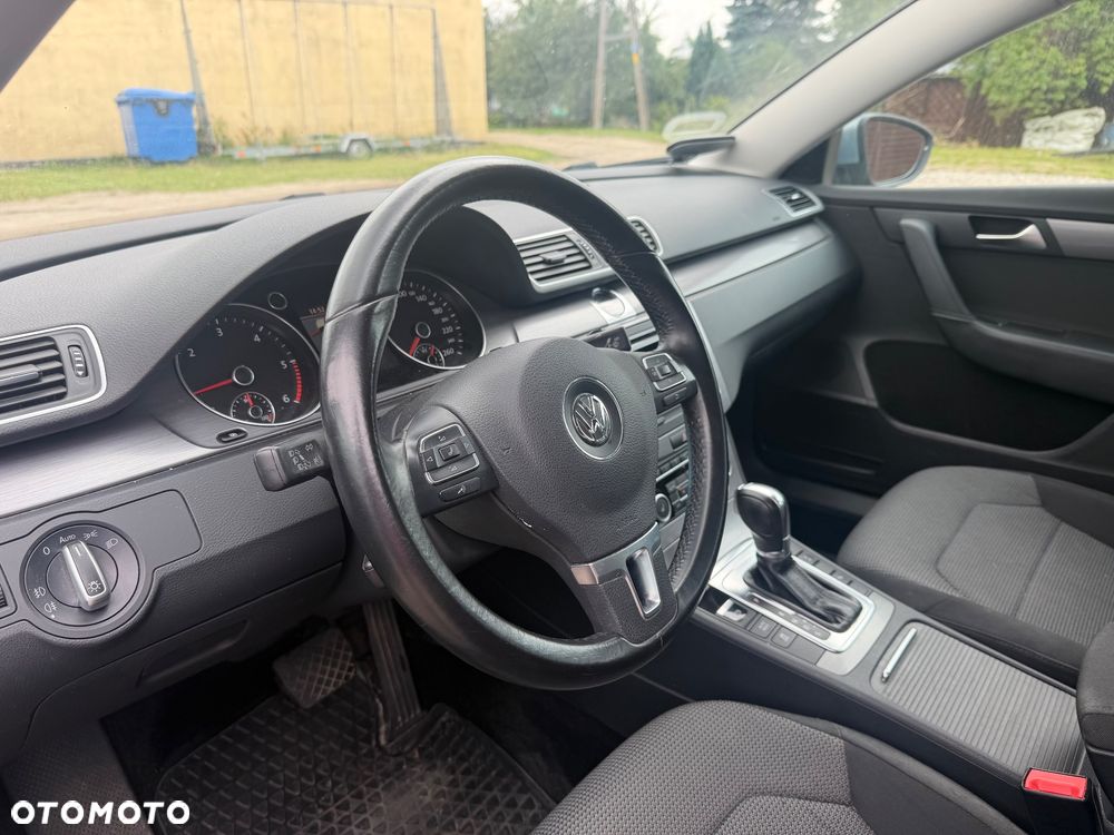 Volkswagen Passat 2.0 TDI Comfortline DSG - 8