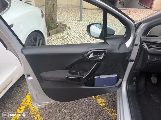 Peugeot 208 1.2 PureTech Style - 21