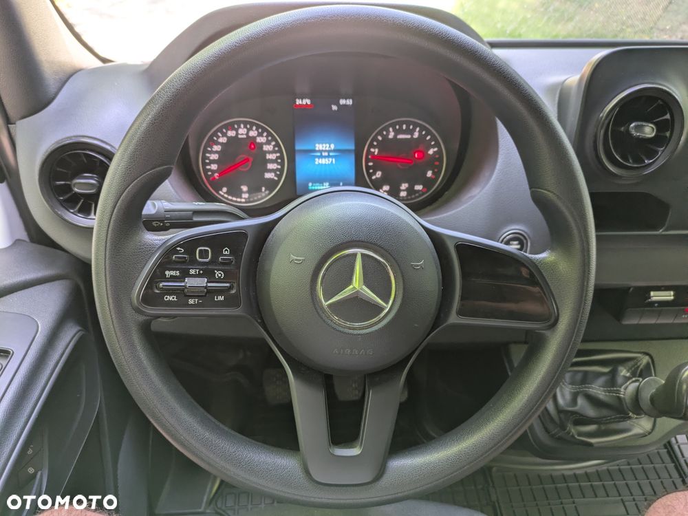 Mercedes-Benz Sprinter - 11