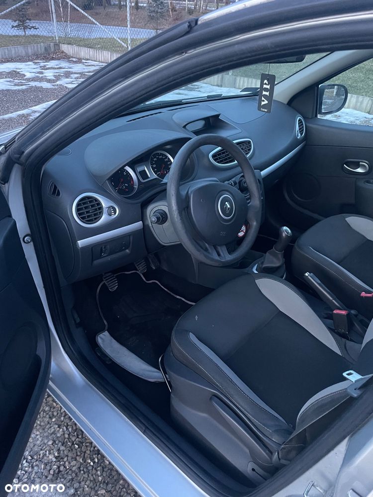 Renault Clio - 9
