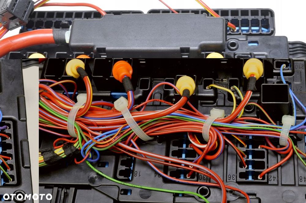 BMW F40 1.5 SKRZYNKA BEZPIECZNIKÓW 5A323C8 - 2