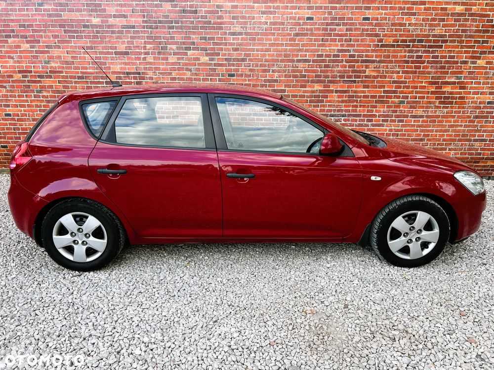 Kia Ceed - 37